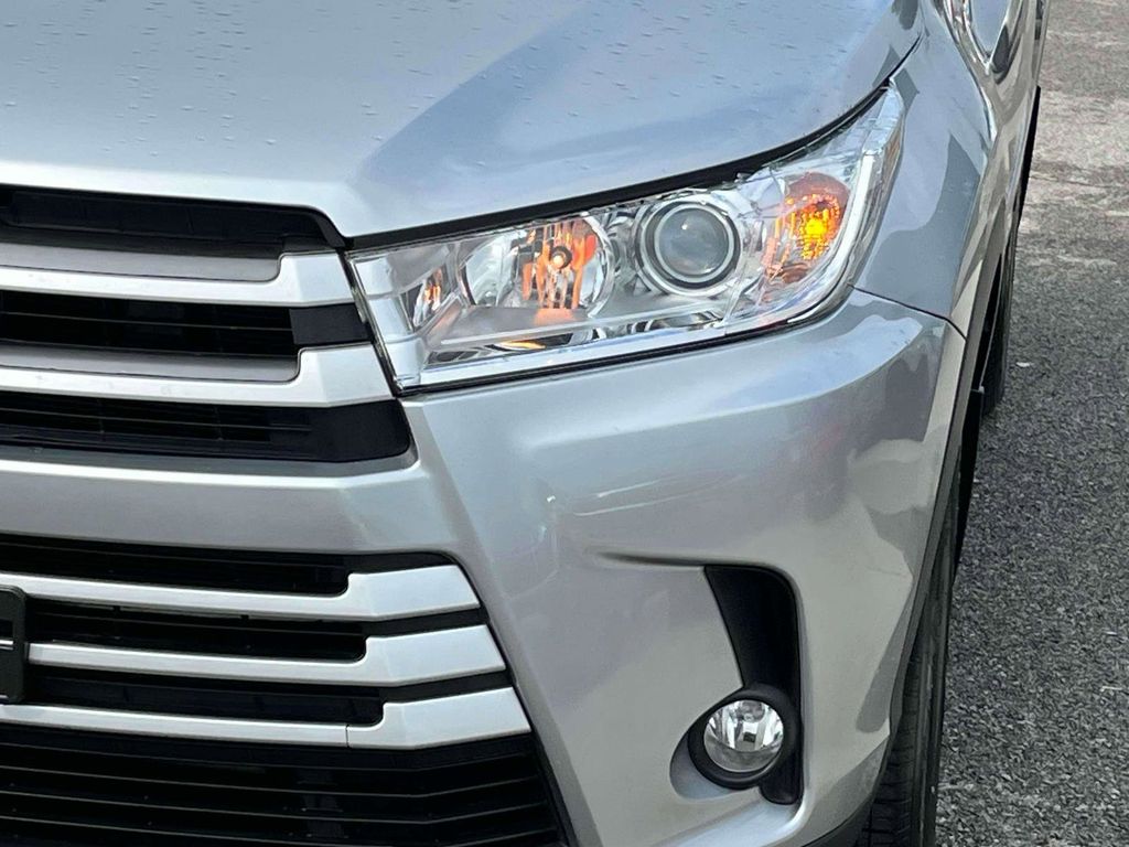 2019 Toyota Highlander XLE photo 33