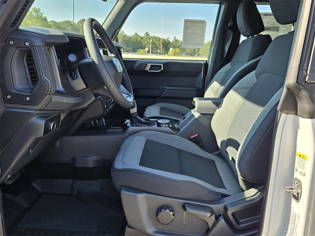 2025 Ford Bronco Base photo 5