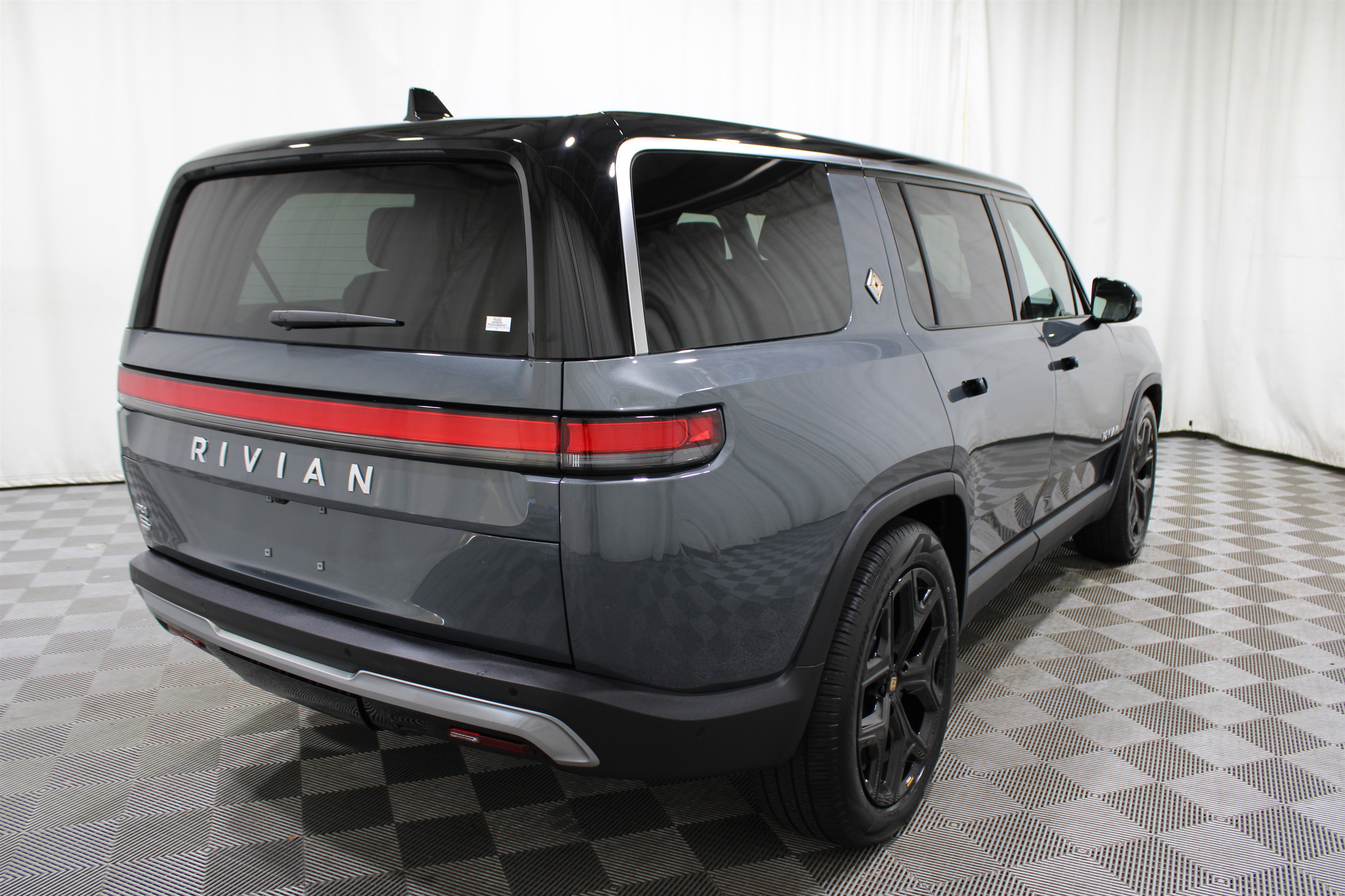 2024 Rivian R1S Adventure photo 4