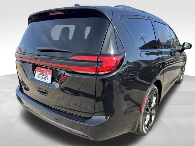 2026 Chrysler Pacifica Limited photo 2