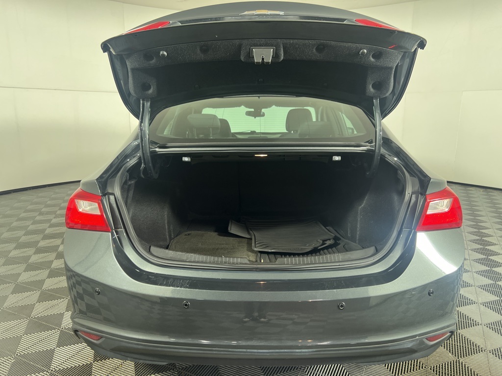 2017 Chevrolet Malibu 1LT photo 4