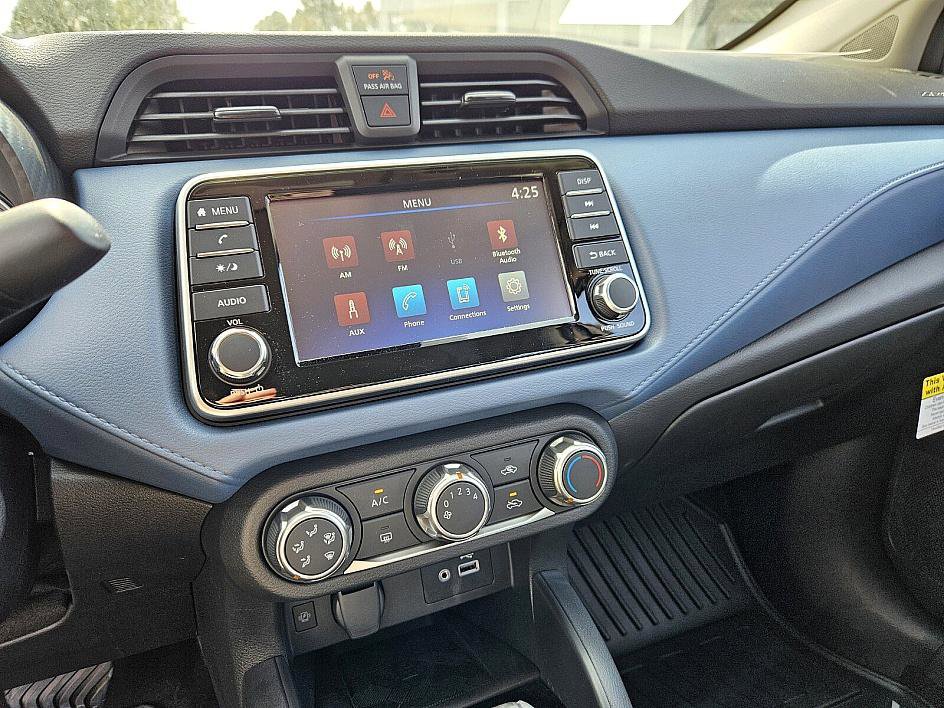 2025 Nissan Versa SV photo 19