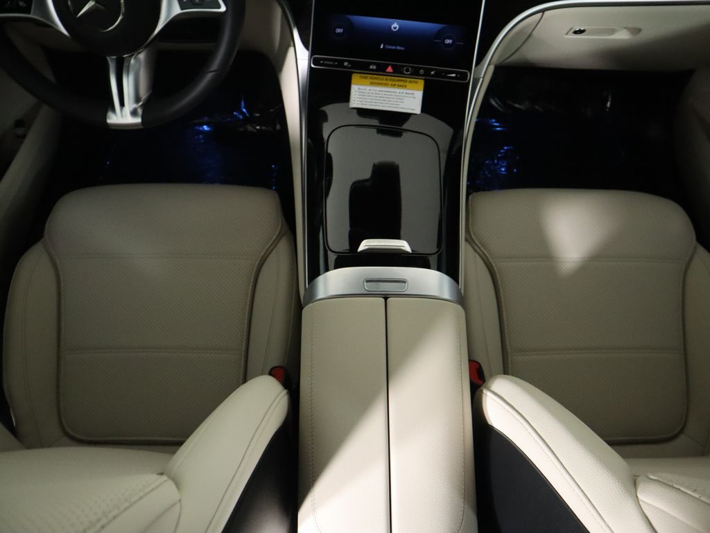 2025 Mercedes Benz GLC 300 photo 16