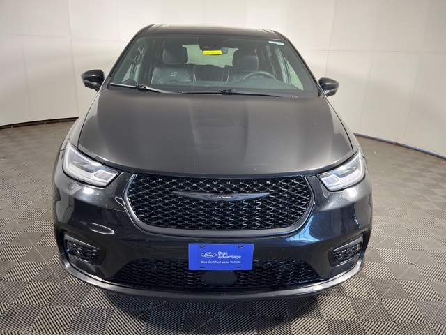 Certified 2022 Chrysler Pacifica Hybrid Limited with VIN 2C4RC1S74NR173810 for sale in Shakopee, Minnesota