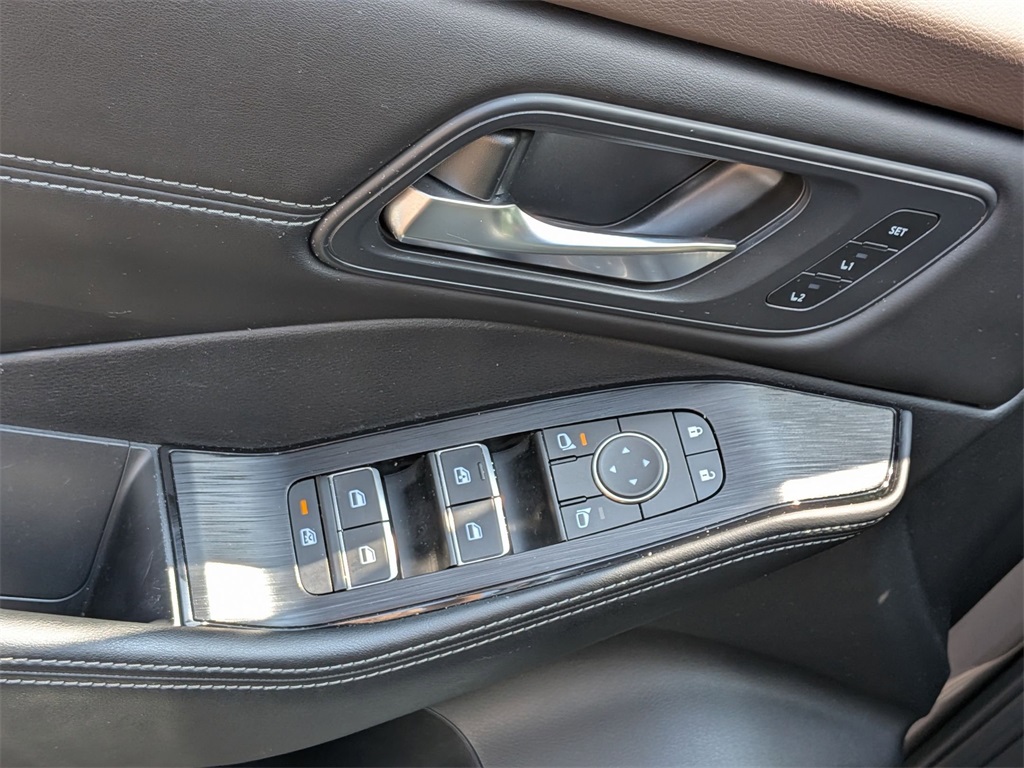 2023 Nissan Rogue SL photo 10