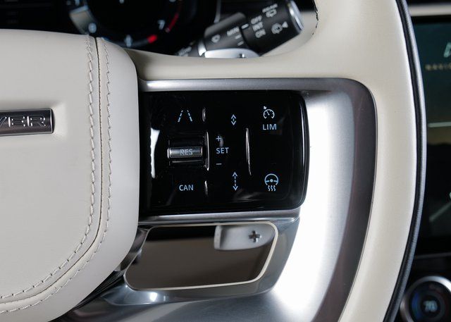 2023 Land Rover Range Rover SE photo 19