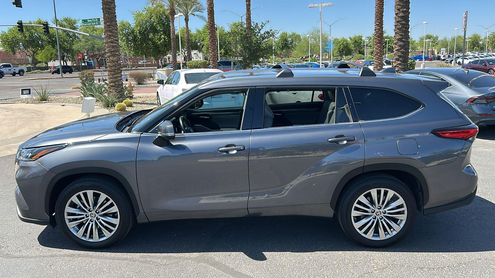 2023 Toyota Highlander Platinum photo 3