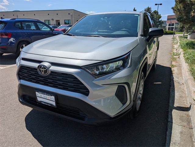 2022 Toyota RAV4 LE photo 6