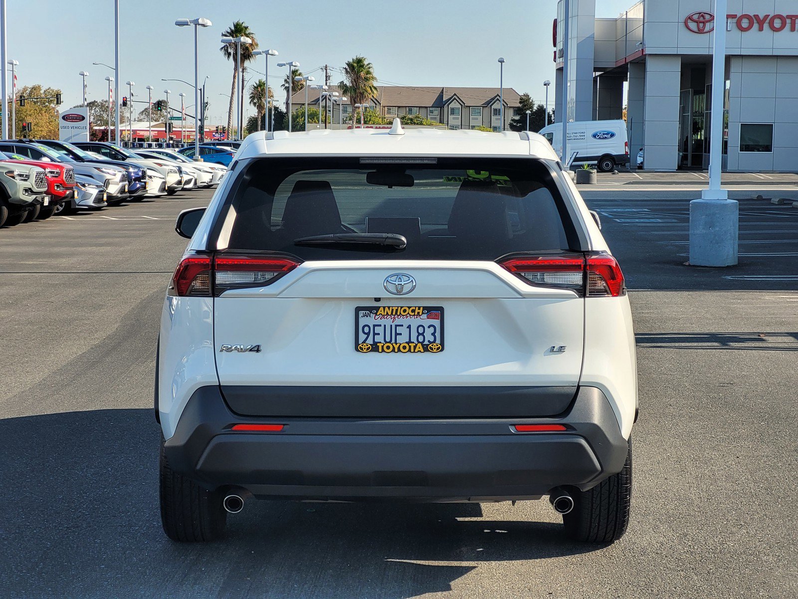 2023 Toyota RAV4 LE photo 3