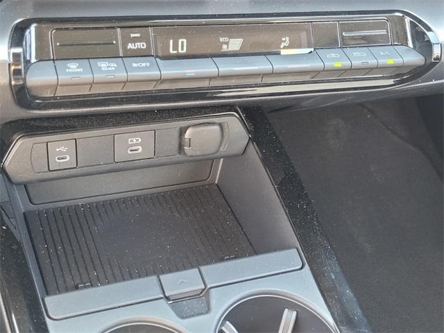 2024 Toyota Prius LE photo 19