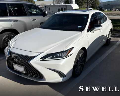 2020 Lexus ES 350's photo