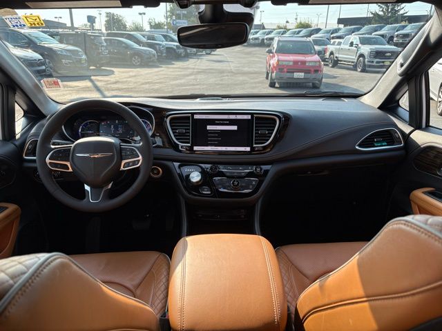 2023 Chrysler Pacifica Hybrid Pinnacle photo 31