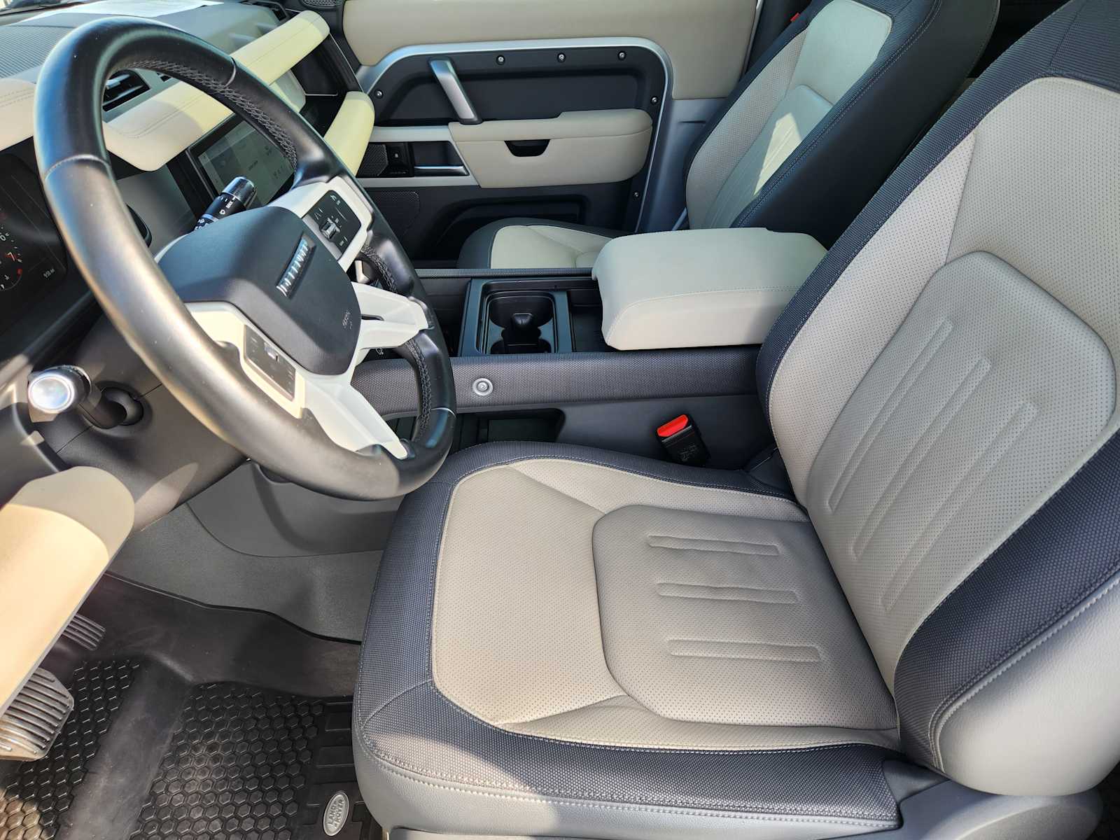 2022 Land Rover Defender X-Dynamic S photo 13