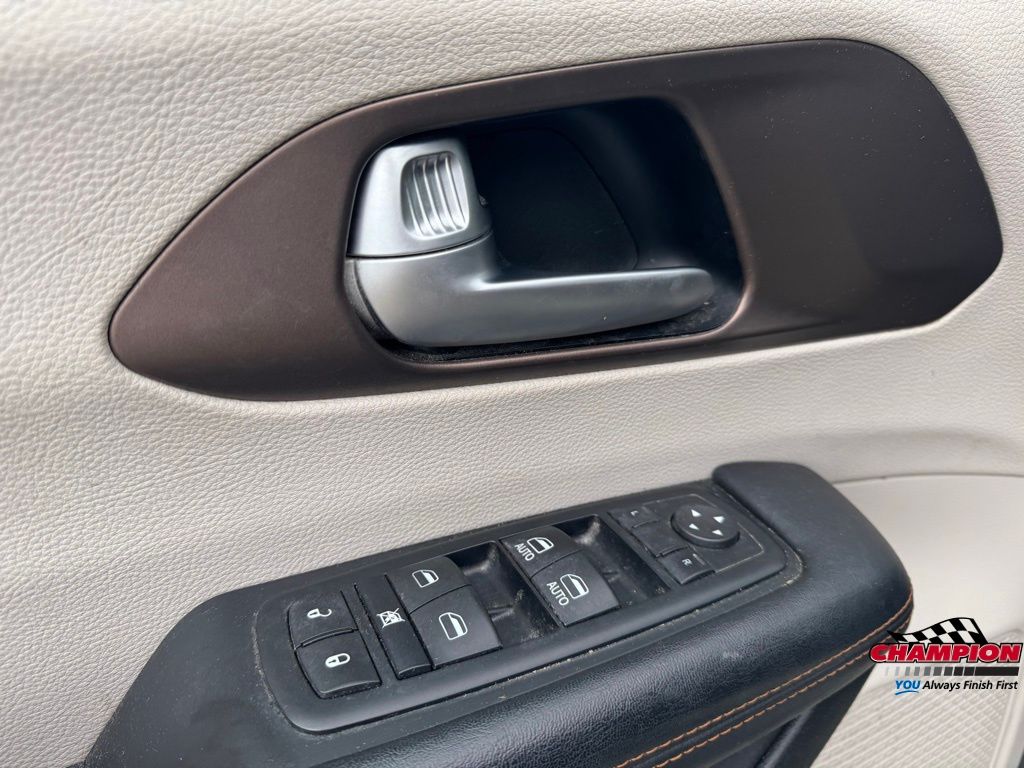 2017 Chrysler Pacifica Touring L photo 12