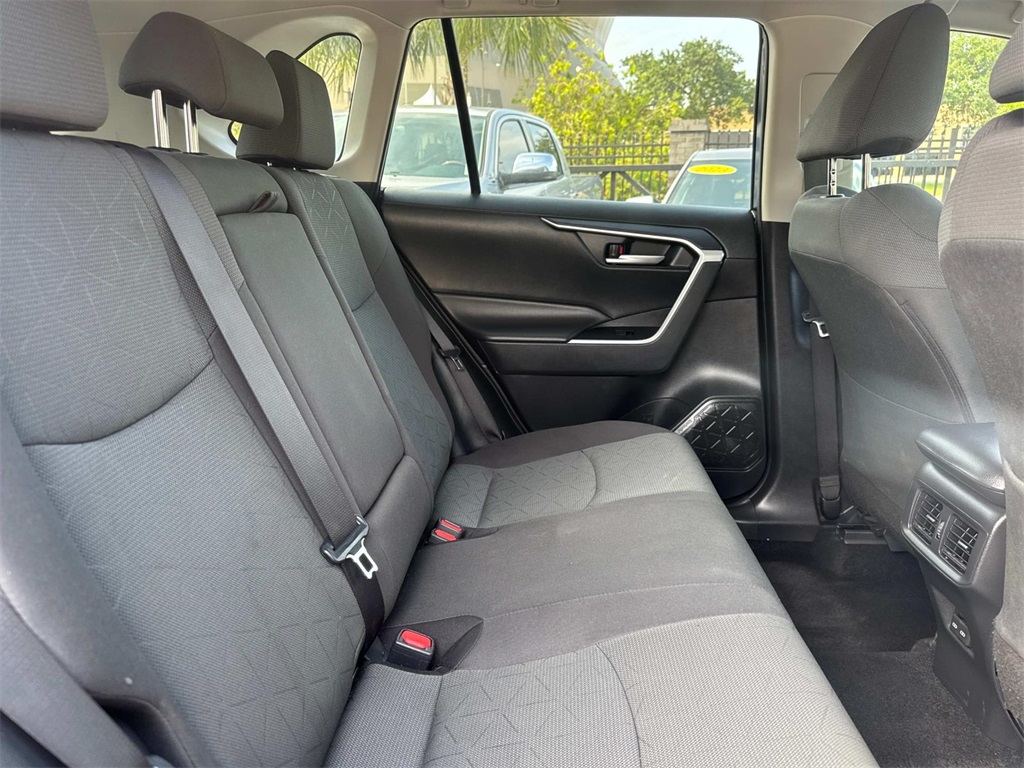 2024 Toyota RAV4 XLE photo 9