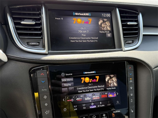 2021 Infiniti QX50 Luxe AWD photo 3