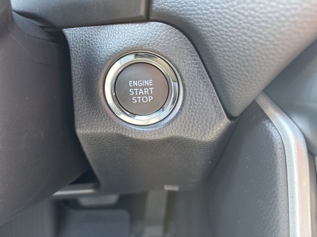 2025 Toyota RAV4 XLE photo 19