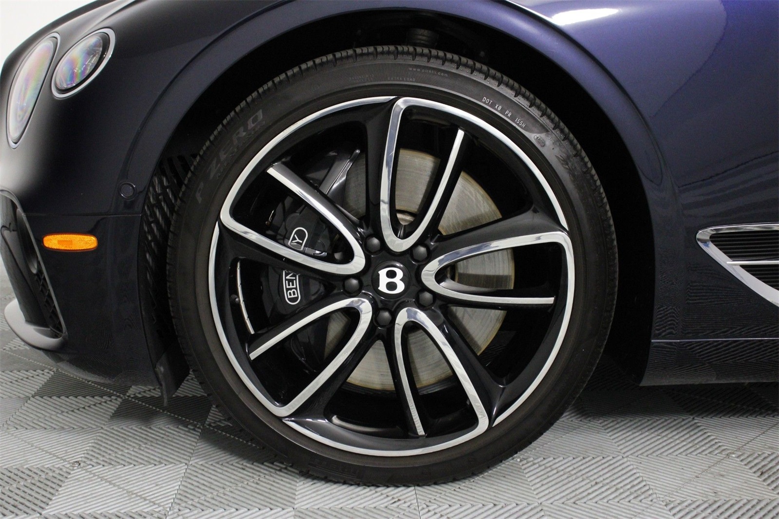 2024 Bentley Continental GT V8 photo 5