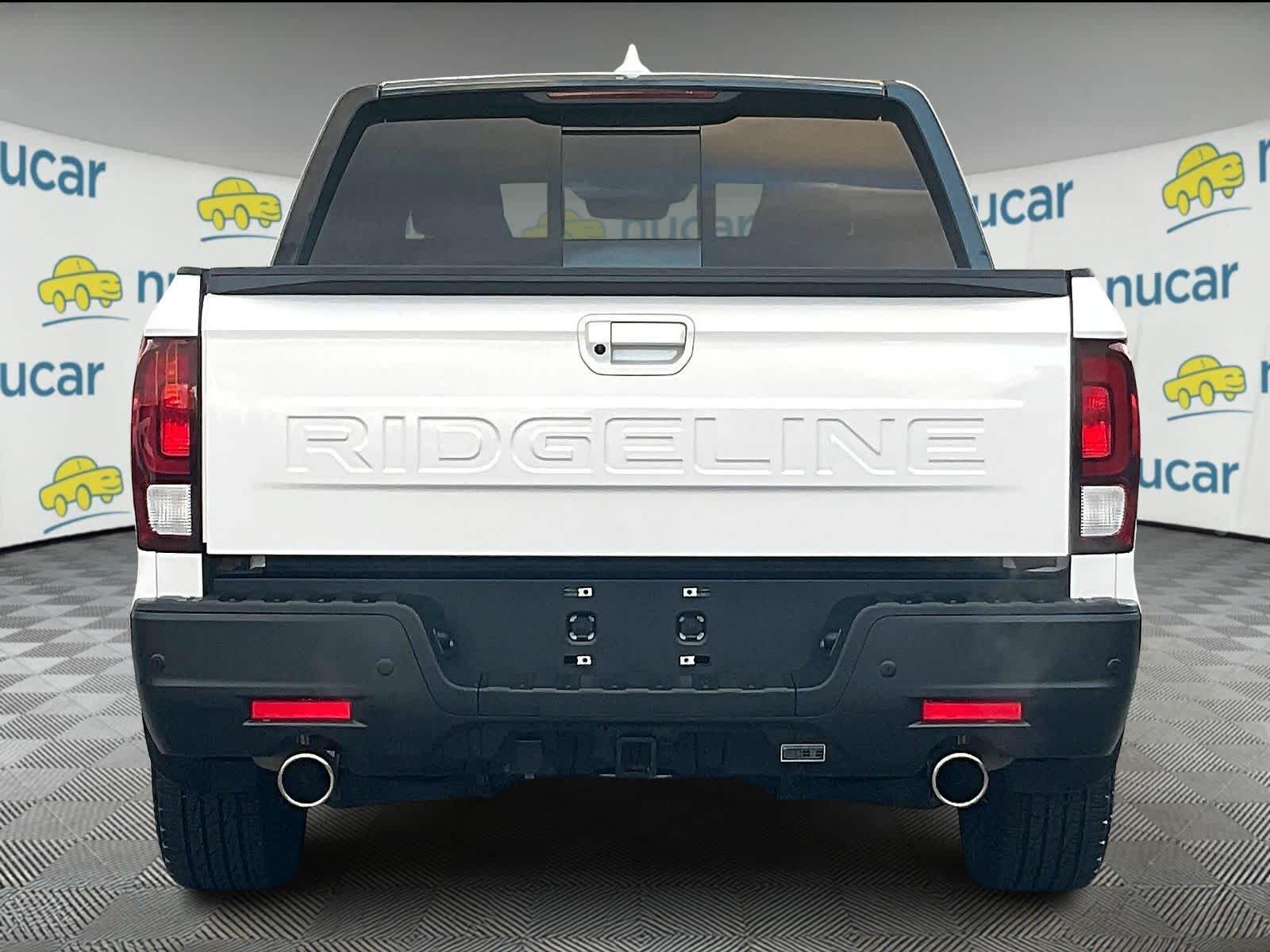 2024 Honda Ridgeline Black Edition photo 3