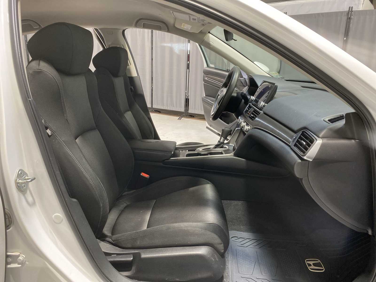 2018 Honda Accord LX 1.5T photo 14