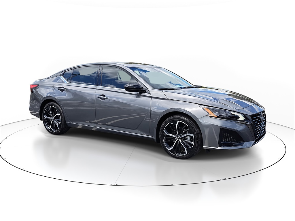 2025 Nissan Altima 2.5 SR photo 2