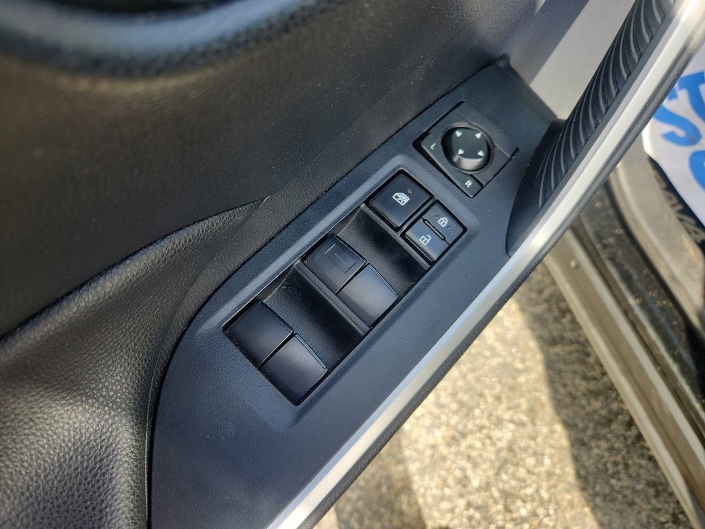 2019 Toyota RAV4 Hybrid LE photo 11
