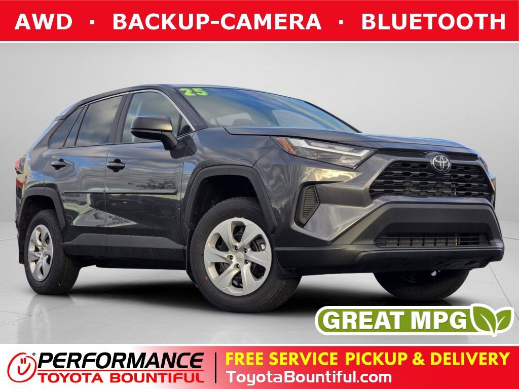 2025 Toyota RAV4 LE's photo