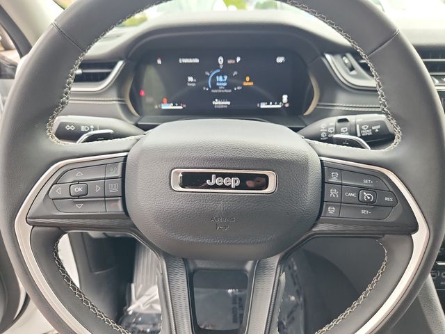 2023 Jeep Grand Cherokee Laredo photo 10