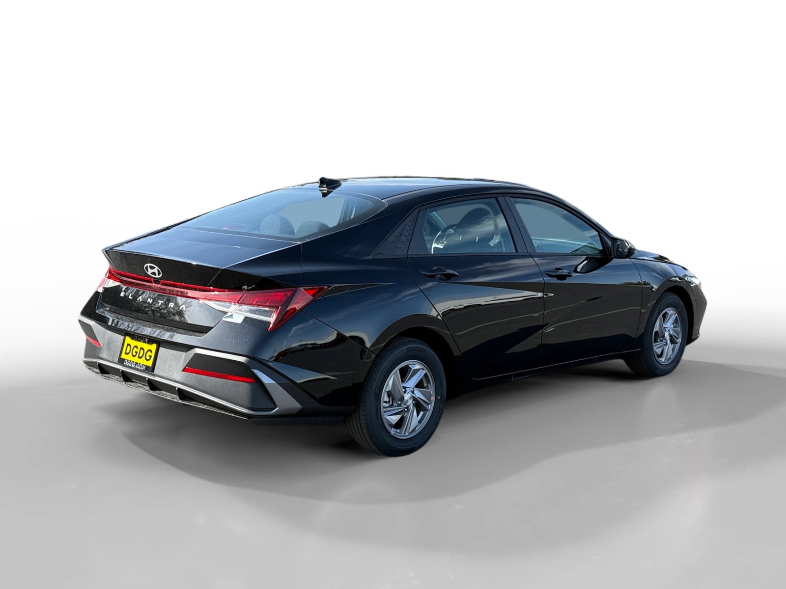 2025 Hyundai Elantra SE photo 5