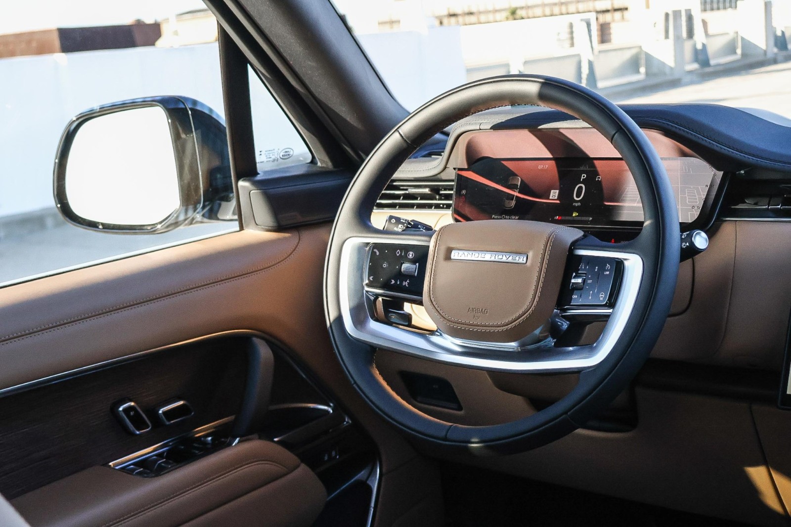 2025 Land Rover Range Rover SE photo 13