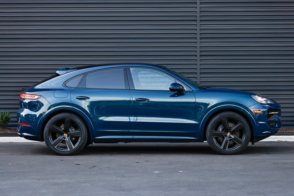 2025 Porsche Cayenne Coupe photo 3