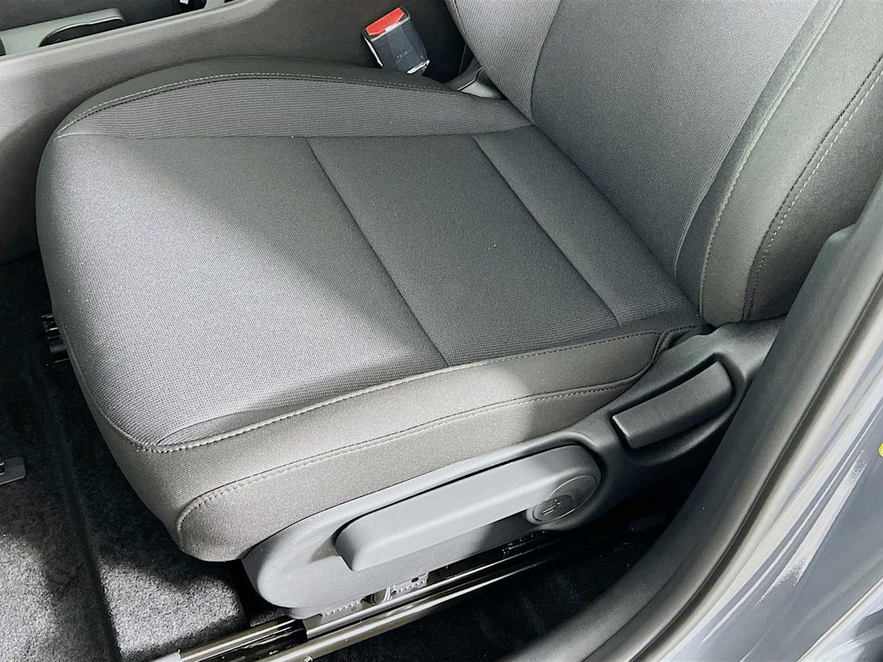 2026 Hyundai Kona SE photo 3