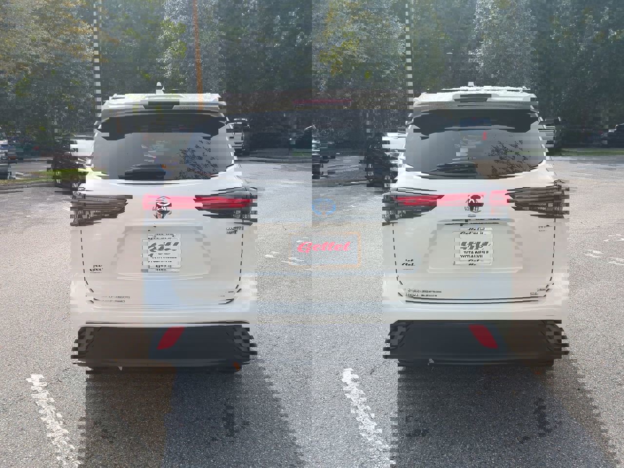 2020 Toyota Highlander Hybrid XLE photo 6