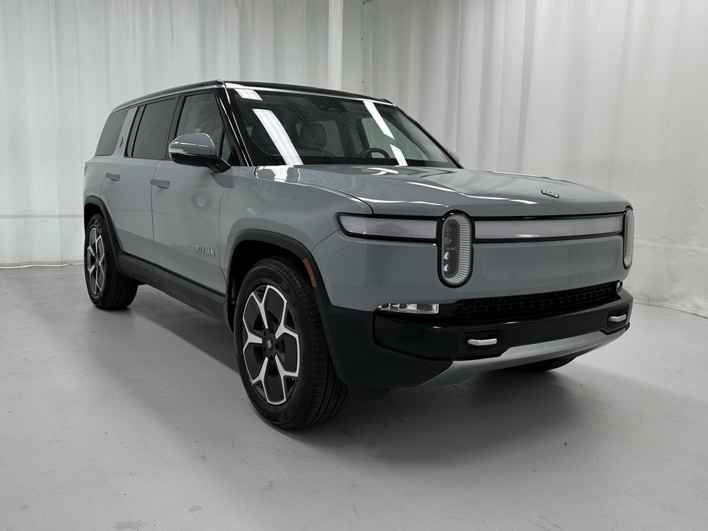 2023 Rivian R1S Adventure photo 2