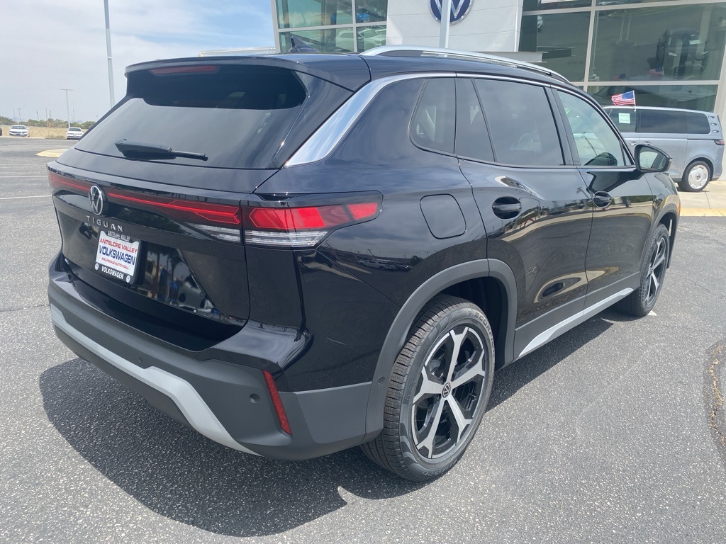 2025 Volkswagen Tiguan SE photo 4