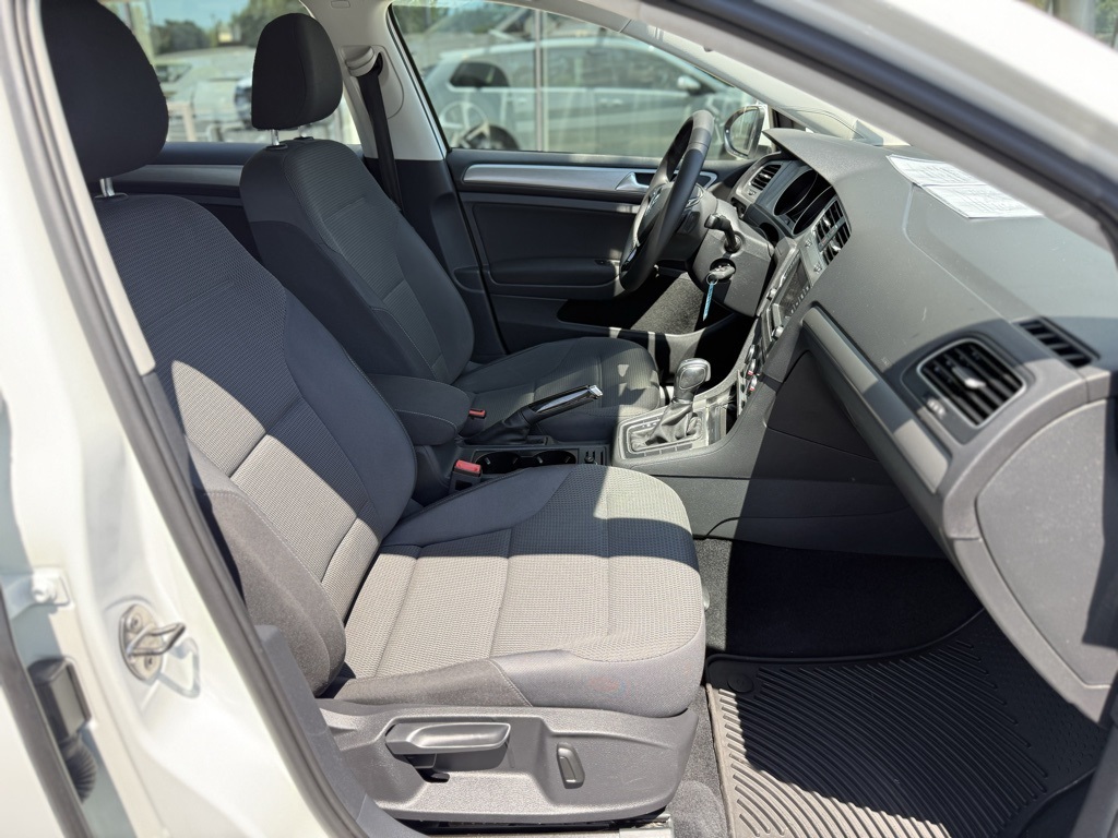 2017 Volkswagen Golf SportWagen S photo 15