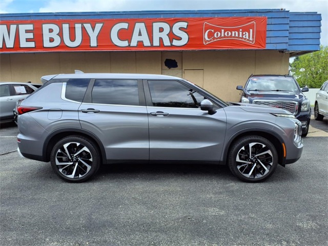 2022 Mitsubishi Outlander SE photo 3