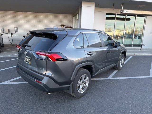 2024 Toyota RAV4 XLE photo 3