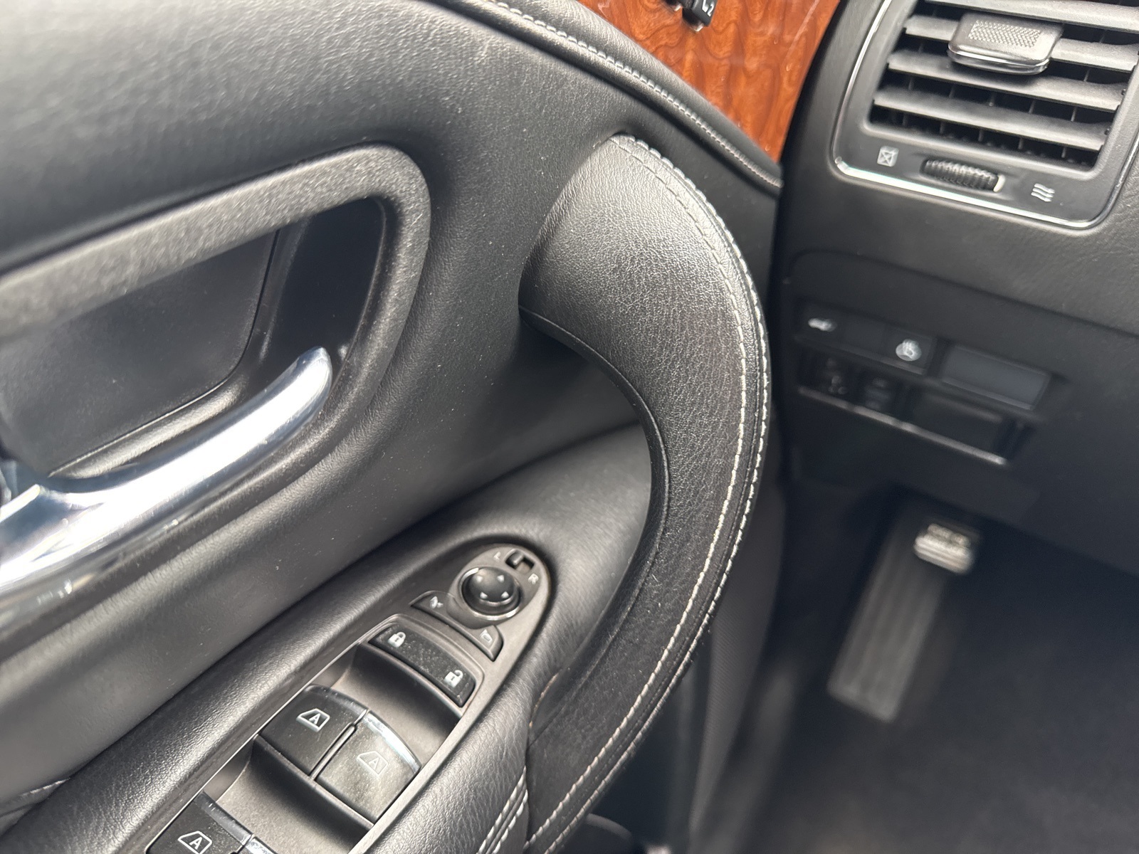 2019 Infiniti QX80 Luxe photo 38