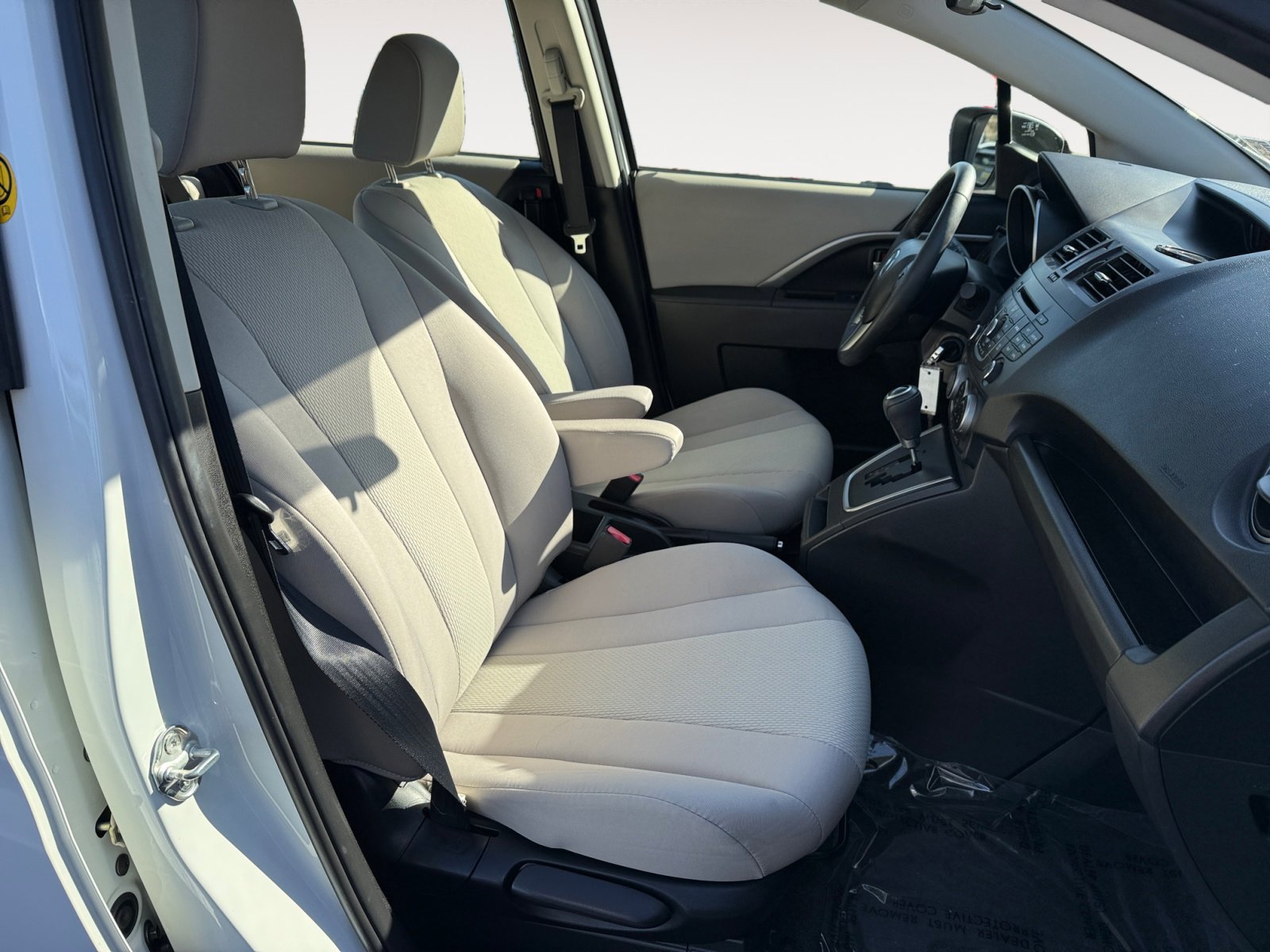2015 Mazda Mazda5 Touring photo 19