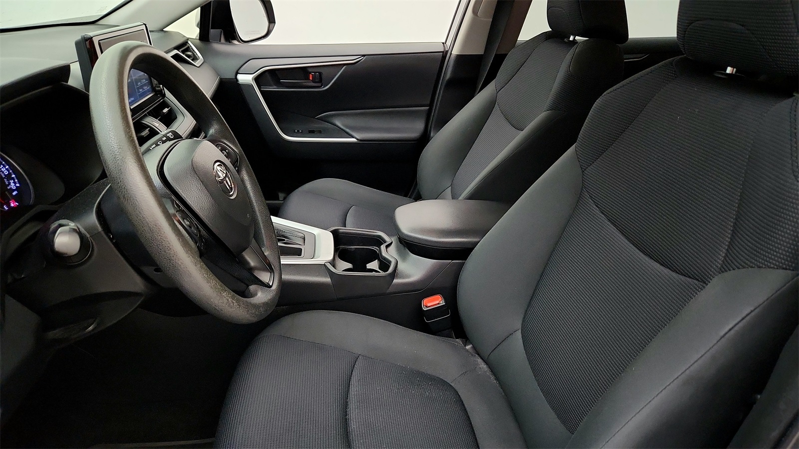 2019 Toyota RAV4 LE photo 24