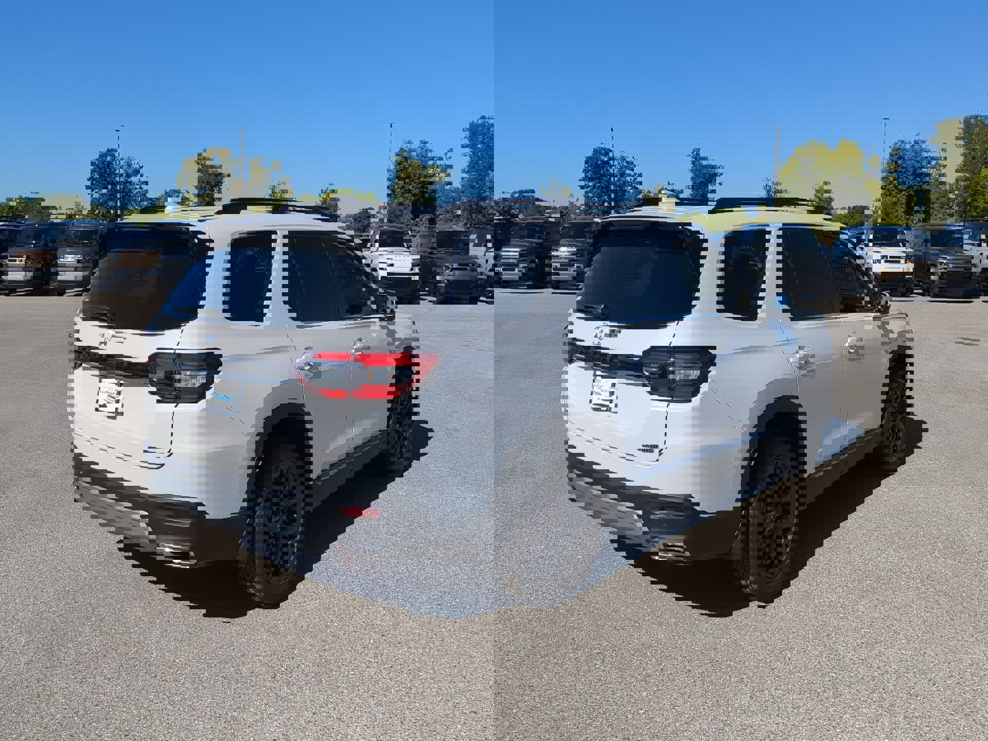 2025 Honda Pilot Touring photo 3