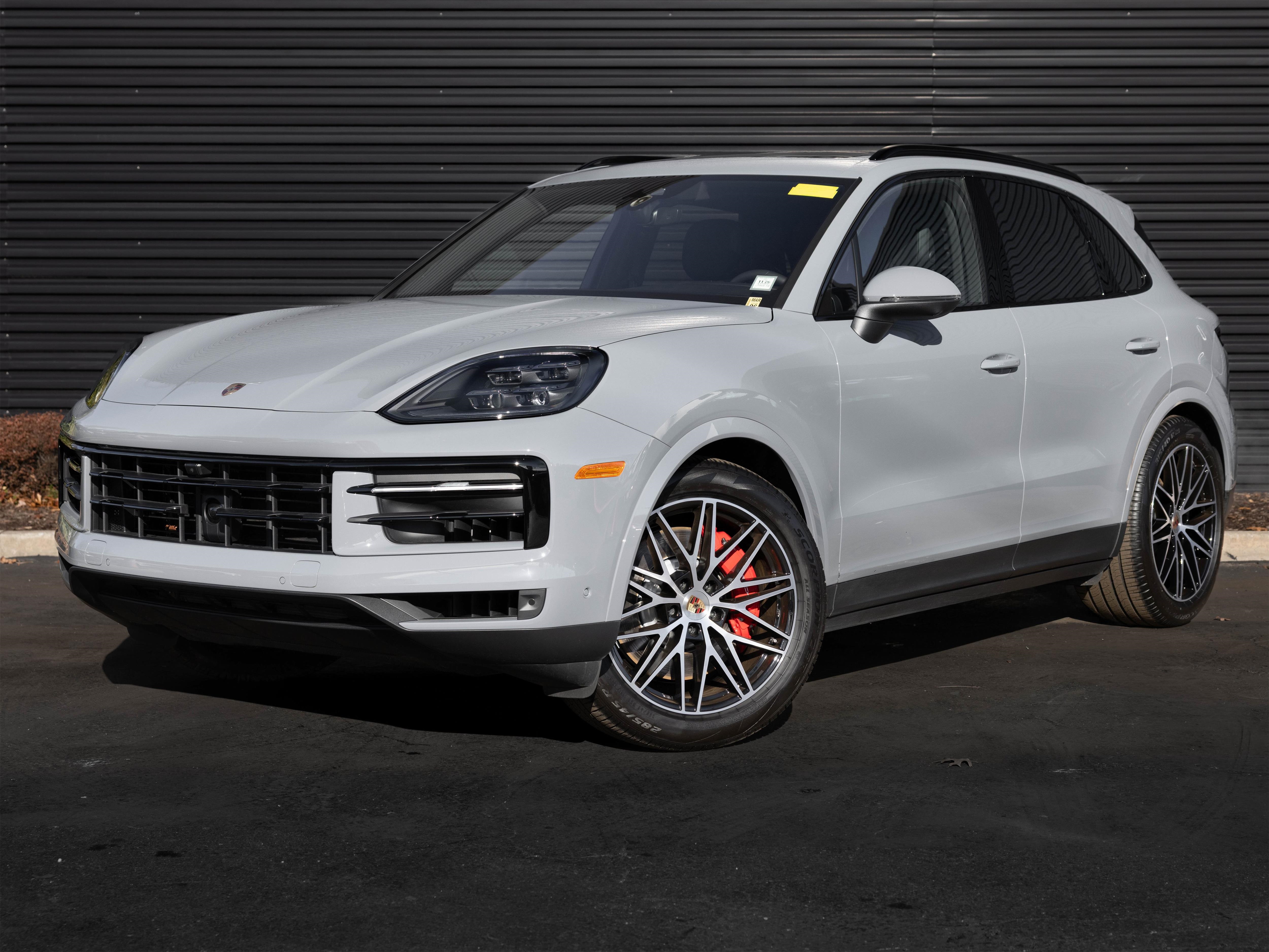 2025 Porsche Cayenne S's photo
