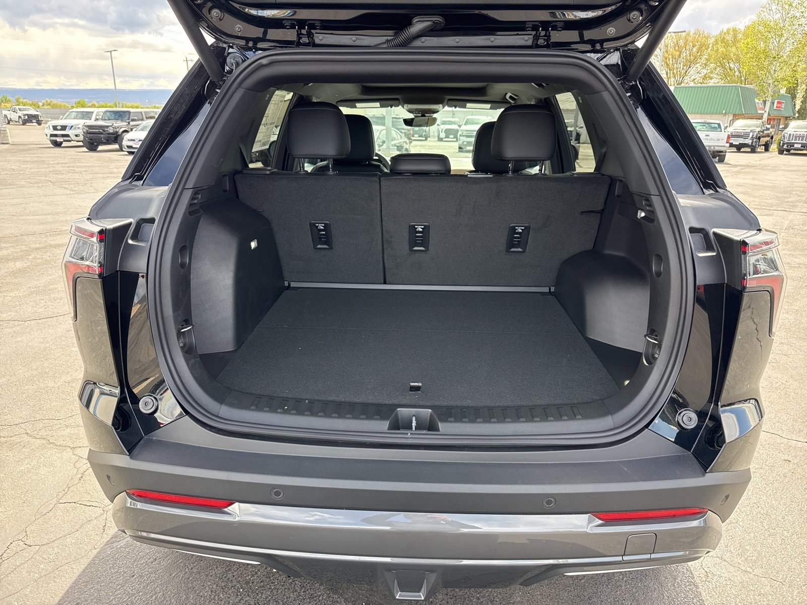 2025 Chevrolet Equinox ACTIV photo 2