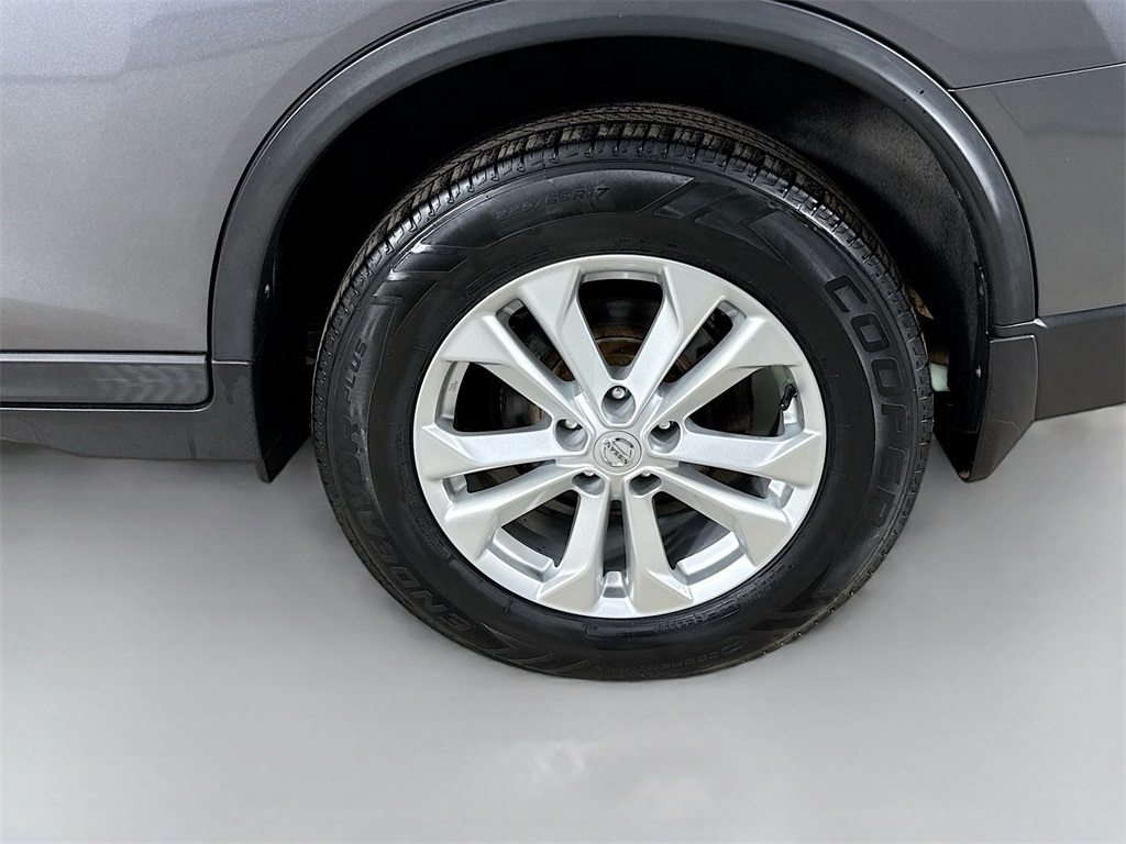 2016 Nissan Rogue SV photo 30