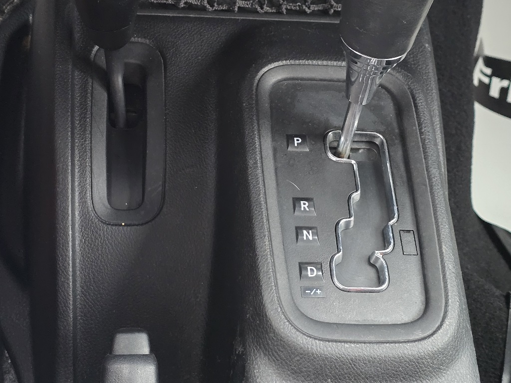 2016 Jeep Wrangler Unlimited Rubicon photo 18