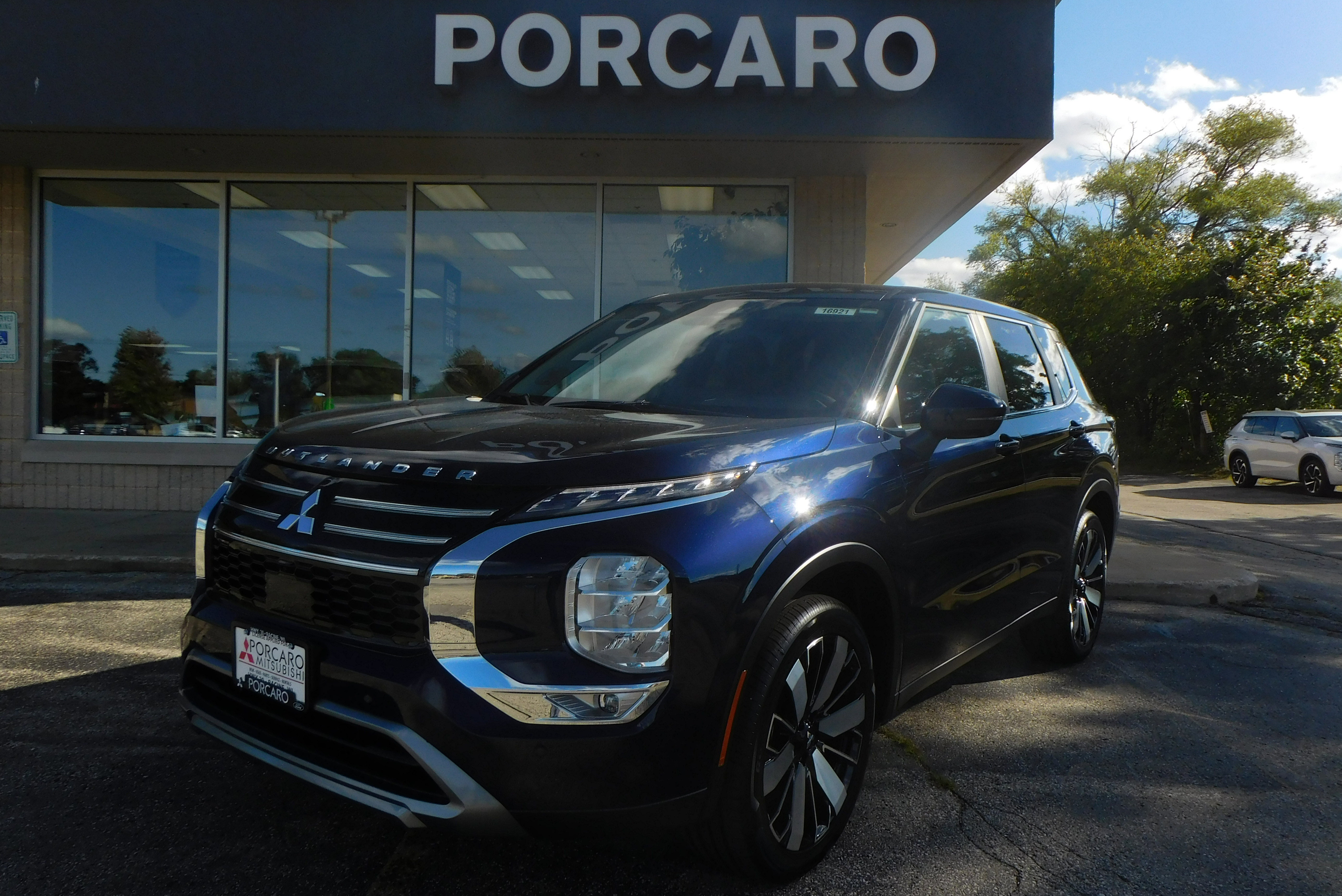 2025 Mitsubishi Outlander SE's photo