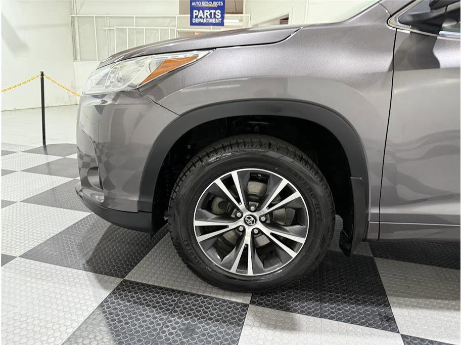 2018 Toyota Highlander LE Sport photo 11