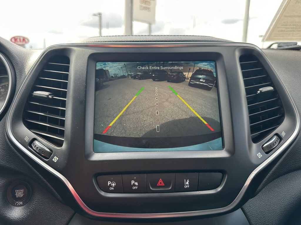 2023 Jeep Cherokee Altitude Lux photo 18