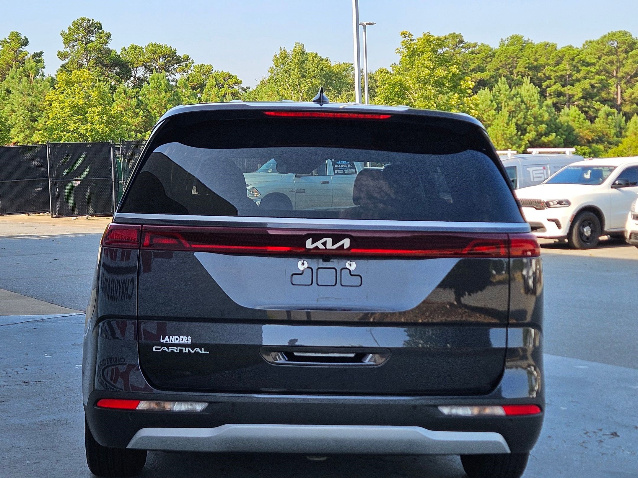 2023 Kia Carnival LX photo 4